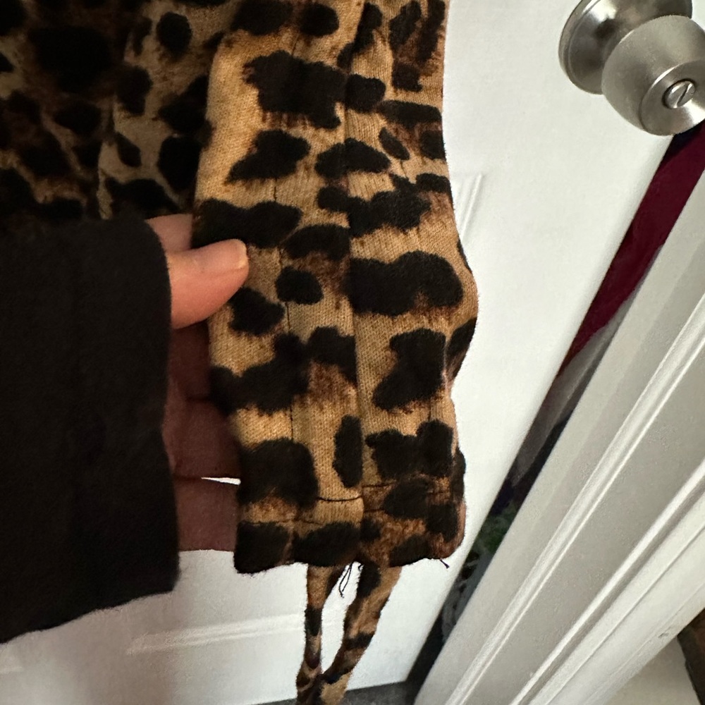 Leopard Print Pullover Sweater - Picture 7 of 9